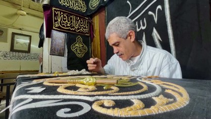 عائلة مصرية تصنع كسوة الكعبة منذ 1923