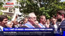 Regardez les images du maire de L'Haÿ-les-Roses Vincent Jeanbrun longuement applaudi par les élus présents à la marche organisée en son soutien