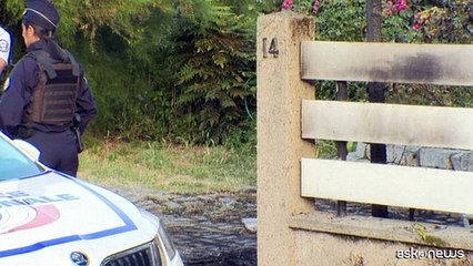In Francia sindaci in piazza dopo attacco con auto in fiamme a collega
