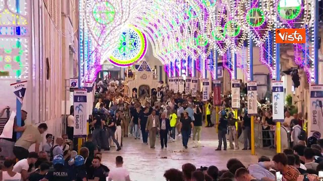 Festa della Bruna a Matera. Ecco il tradizionale strazzo del carro e i fuochi d'artificio