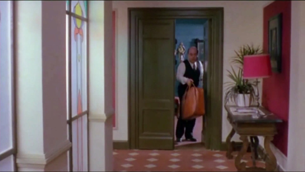 Lino Banfi Aristide - Il bambino sembra scemo, ma quello in realtà lo é - scene comiche divertenti da ridere film cult Cornetti alla crema 1981 Milena Vukotic Edwige Fenech