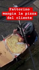 Fattorino mangia la pizza prima della consegna