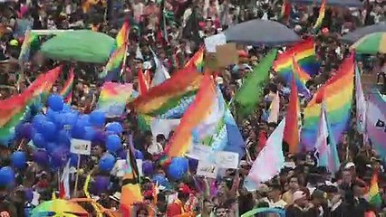 Más de 100.000 personas se sumaron a la festiva Marcha del Orgullo en Bogotá