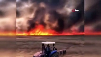 Le tracteur, qui voulait intervenir dans l'incendie de la zone cultivée, a été englouti par les flammes.