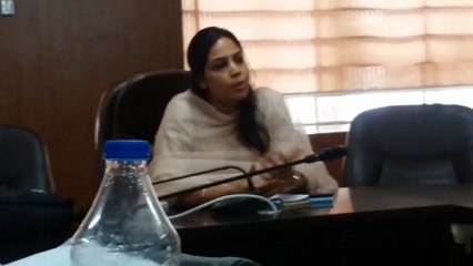 बीच सडक़ पर खड़ी कार पर ठोका जुर्माना, नंबर प्लेट पर लिखा था 'भाजपा महिला मोर्चा अध्यक्ष'