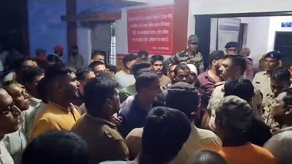 Various organizations reached in hundreds, created ruckus in the police station alleging to save love jihadis