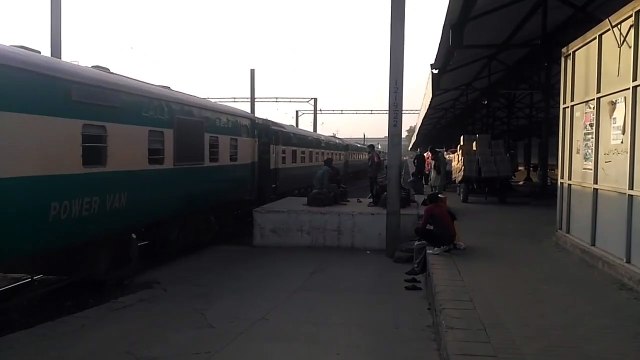 Shalimar Express 28DN line Up at Lahore JN l Shalimar Express l Lahore JN l Railway Tracks Velogs