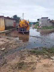 Caminhão despeja dejetos em bairro na cidade de Marechal Deodoro