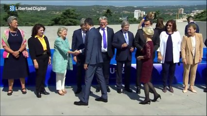 Download Video: Sánchez y sus ministros posan junto a Von der Leyen y los comisarios europeos