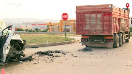 İşçi servisi ile kamyon çarpıştı: 10 yaralı