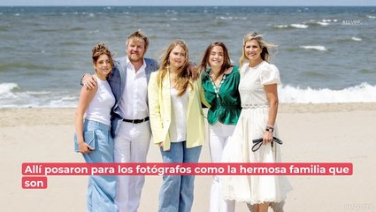Familia real de los Países Bajos posa para las cámaras... ¡junto a su perrito!