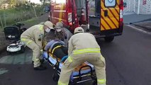 Mulher fica ferida ao cair de cadeira de rodas motorizada no Pioneiros Catarinenses