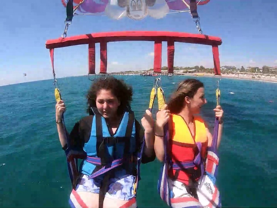 parasailing uçan komik kızlar #3