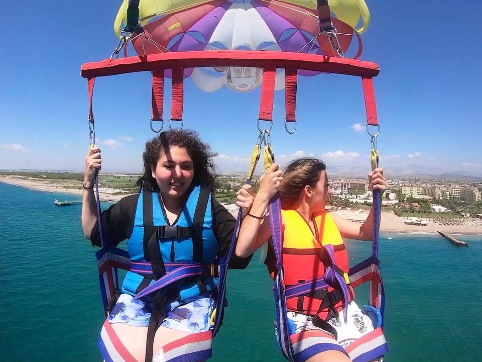 parasailing uçan komik kızlar #9