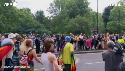 Tải video: Clima, blitz degli attivisti di Just Stop Oil al Pride di Londra