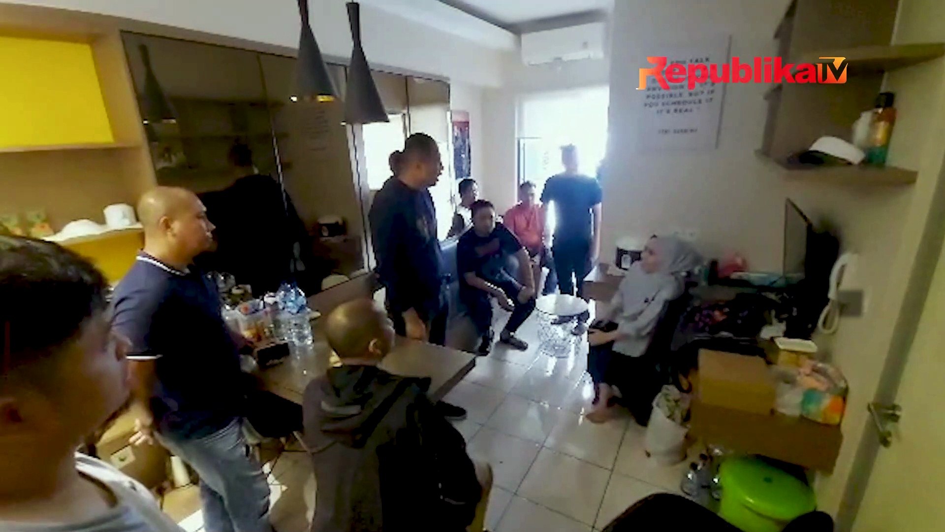 Video Penangkapan si Kembar' Rihana dan Rihani, Tersangka Kasus Penipuan Iphone