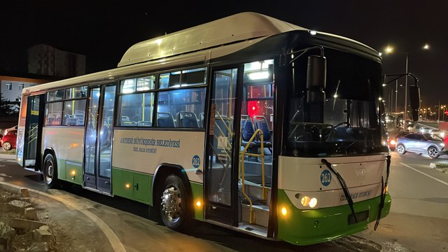 15 yaşındaki çocuk, kontağı üzerinde olan halk otobüsünü kaçırdı