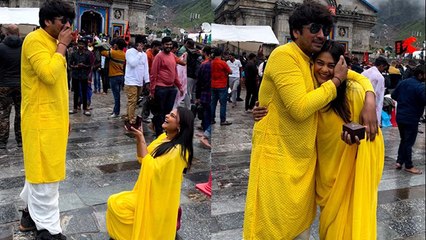 Kedarnath Temple Outside Yellow Saree Girl Propose Video Viral, Rider Girl Vishaka कौन है | Boldsky
