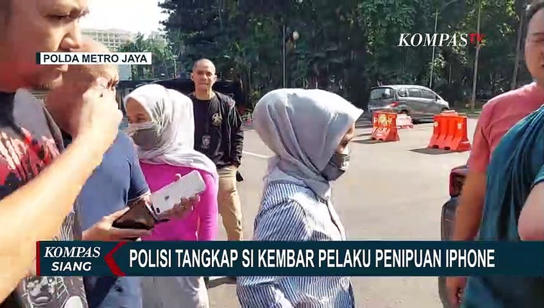 ⁣Polda Metro Jaya Tangkap Si Kembar Pelaku Penipuan iPhone di Kawasan Serpong