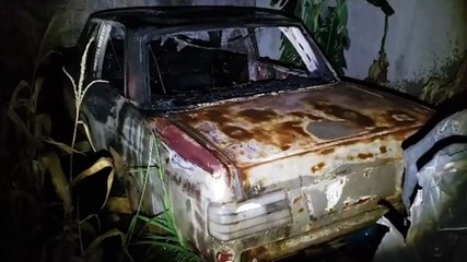 Mercedes 1963 que ia ser restaurada pega fogo no bairro Santa Cruz