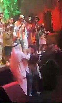 زيارة جاسم النبهان لابنته حصة في كواليس مسرحية كينج كونج