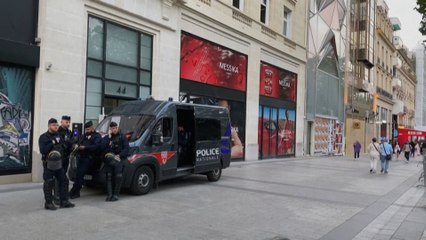 فرنسا.. وقفة لرؤساء البلديات تنديدا بالعنف الذي تشهده عدة مدن