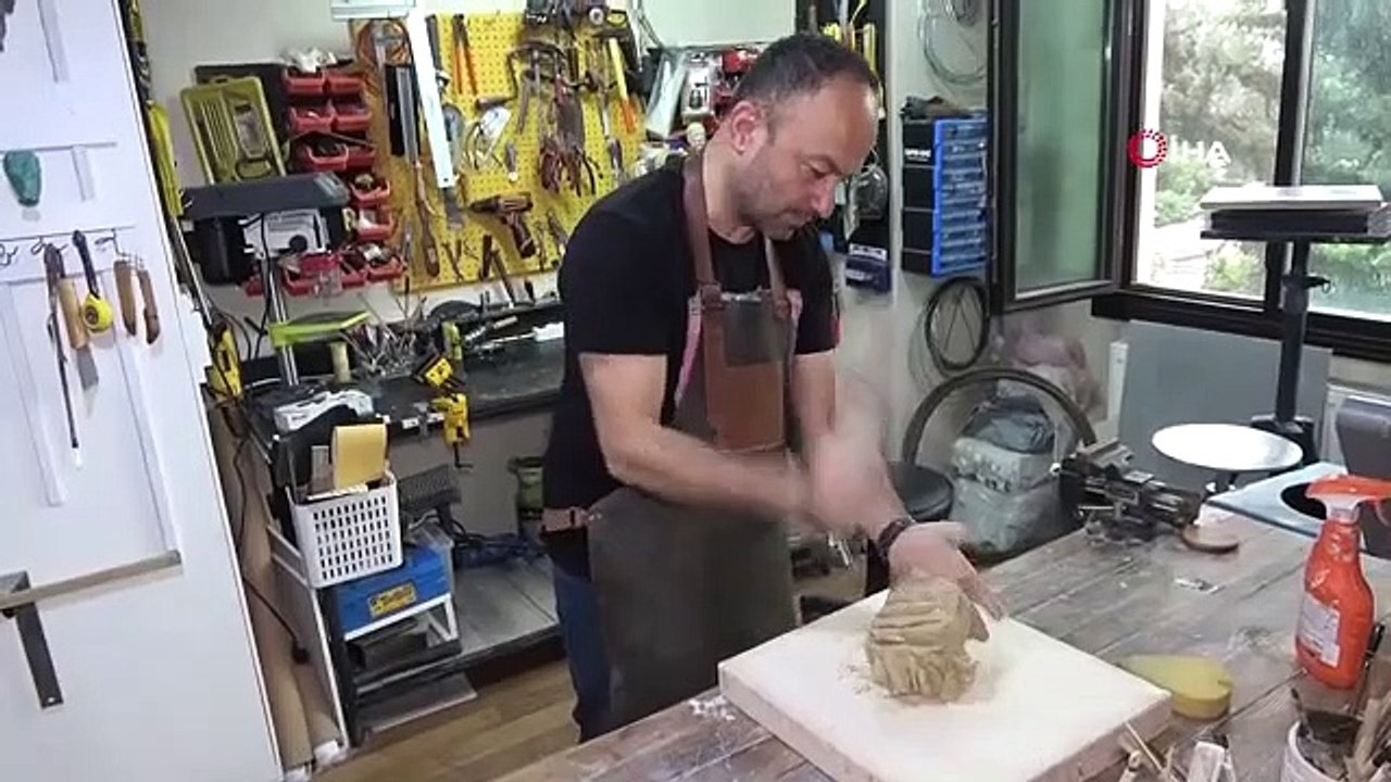 Trümmerskulptur, die das Erdbeben widerspiegelt, gewinnt Doktorandenpreis