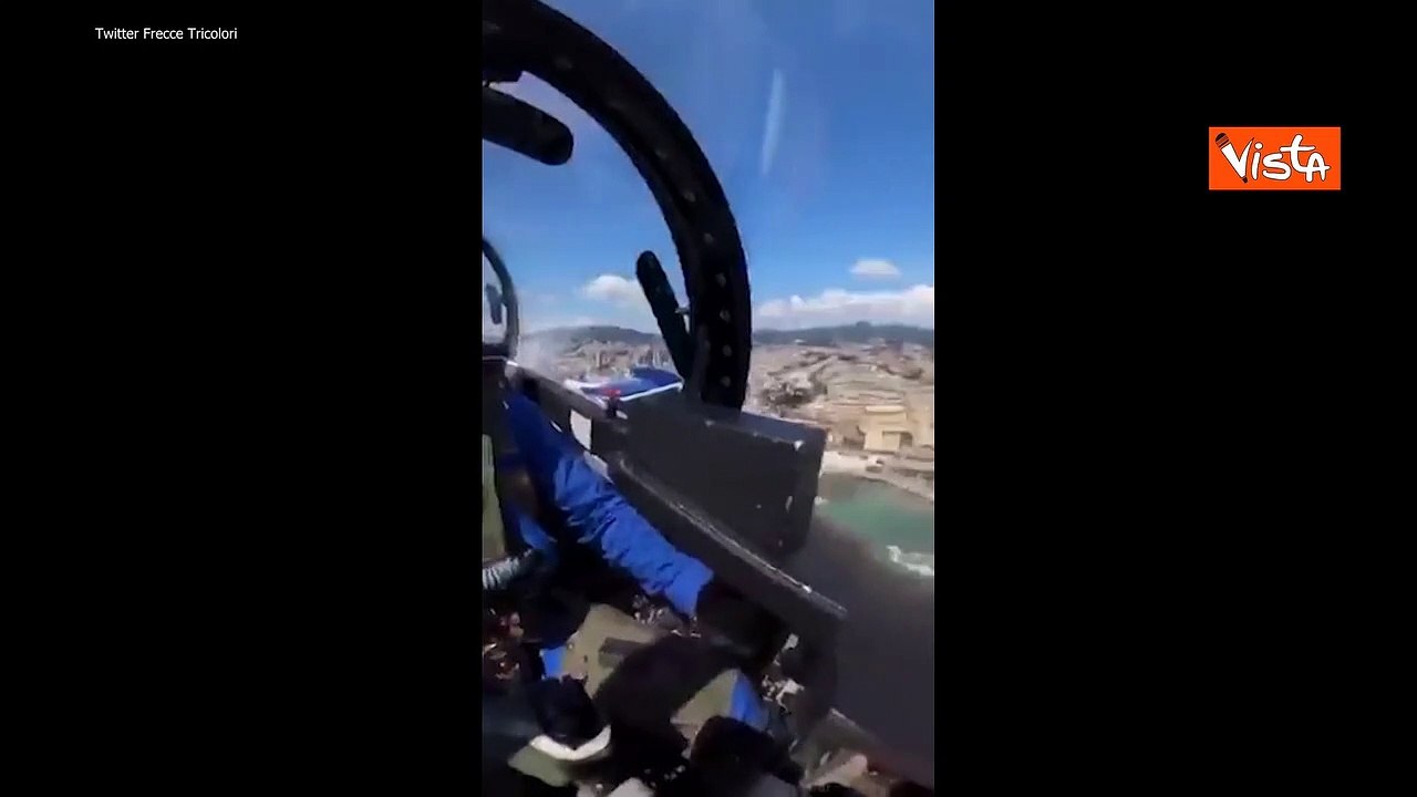 Frecce Tricolori sorvolano Amerigo Vespucci, la spettacolare prospettiva dei piloti