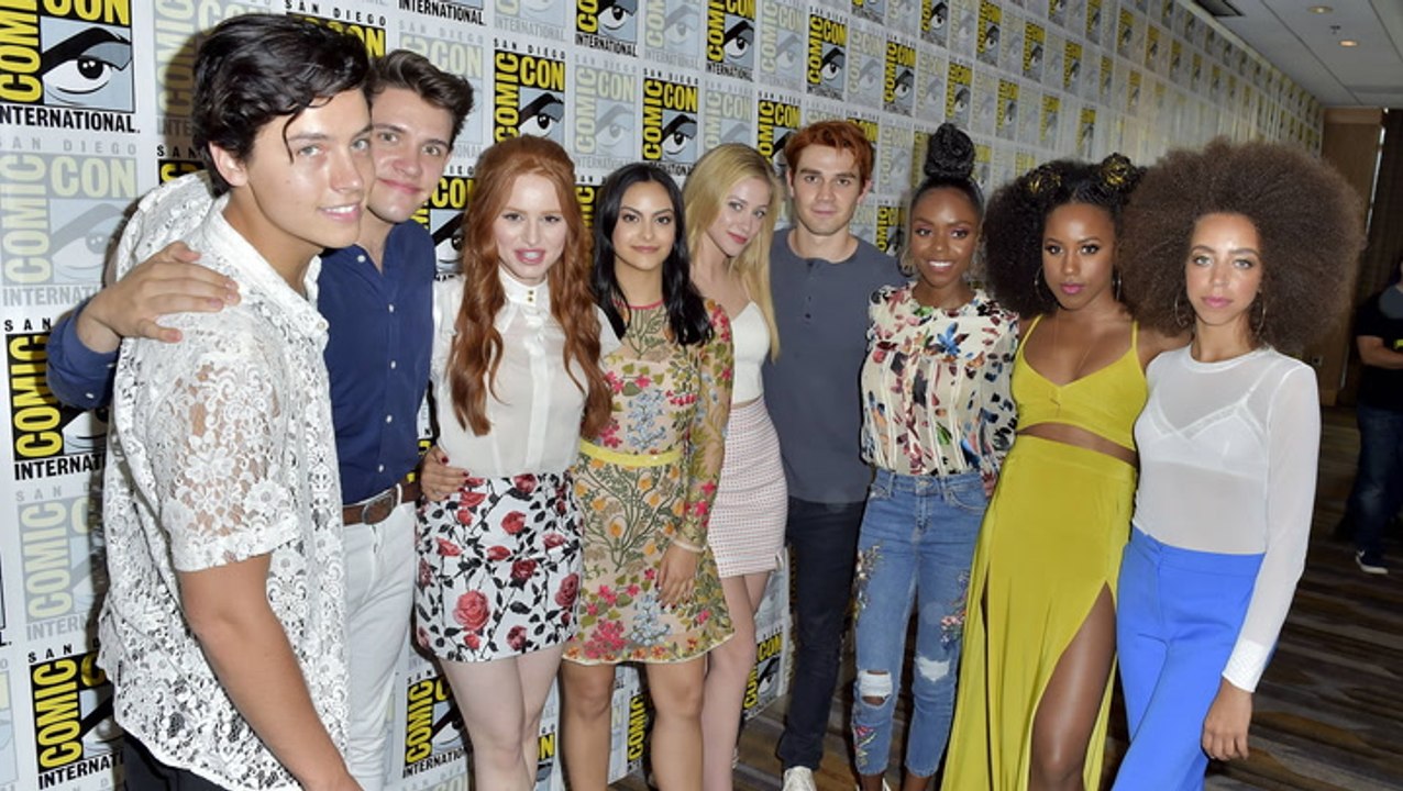 Nach „Riverdale“-Finale: Cast lässt sich Tattoos stechen