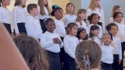 Girl Lights Up Mid Performance When She Notices Mom Has Travelled Across States And Is In Audience | Happily TV