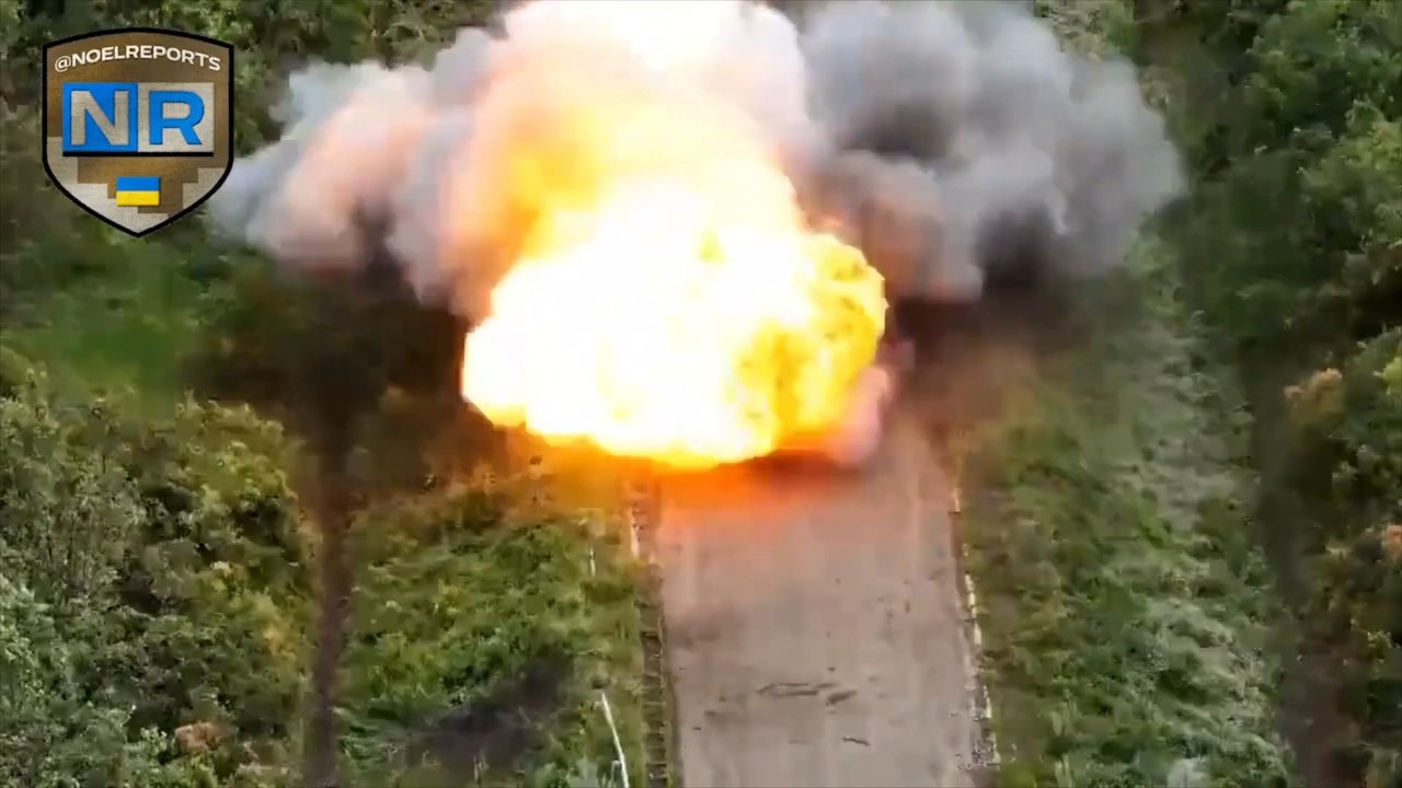 Video: Russischer Panzer fährt in selbstgelegte Mine