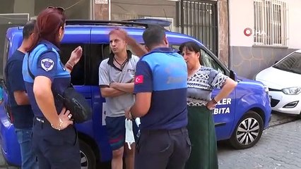 Komşular koku üzerine şikayet etti, evden 2 kamyon çöp ile 4 köpek çıktı