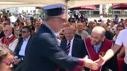 Eski Rektör, 64 yaşında hukuk fakültesini bitirdi