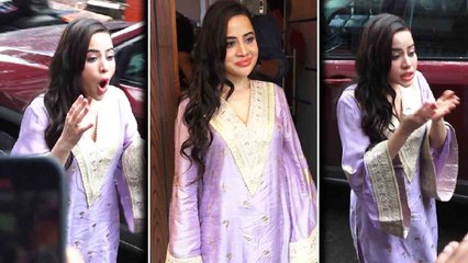 Urfi Javed Suit पहनकर लगीं खूबसूरत पर बुरी तरह क्यों चिल्लाईं, किसके लिए Paps ने मारा धक्का!