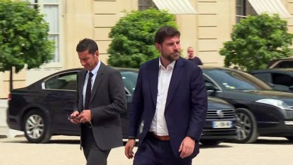 Nach Ausschreitungen in Frankreich: Macron trifft Bürgermeister