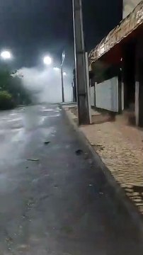 Polícia recua diante de 'cortina de fumaça' durante 'guerra de fogos' em Salvador