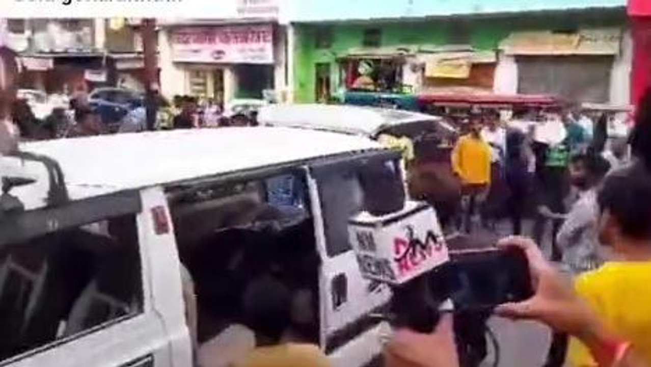 लखीमपुर खीरी: सड़क हादसे में हुई महिला की मौत, सड़क पर खून ही खून