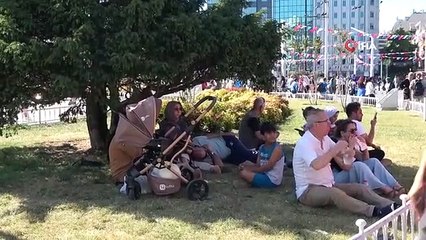 Mega kent İstanbul'da sıcak hava bunalttı