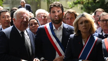 Les élus réunis avec Vincent Jeanbrun, le maire de L'Haÿ-les-Roses visé par une attaque