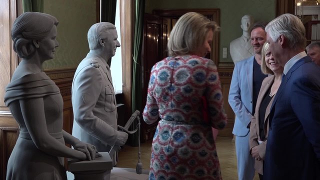 Les sculptures du couple royal inaugurées au Sénat