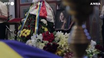 Ucraina, a Kiev il commosso addio alla giornalista e scrittrice Victoria Amelina