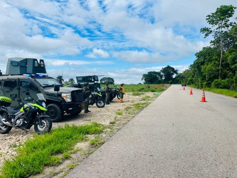 Ejército y Policía mantienen operativos para evitar retenes ilegales en la vía Ciénaga-Barranquilla