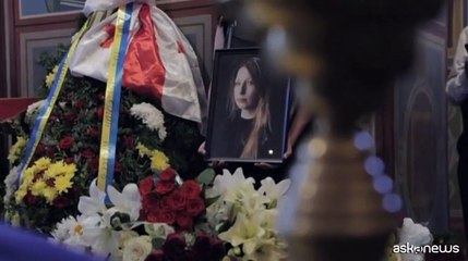 Cerimonia di addio a Kiev alla scrittrice ucraina Victoria Amelina