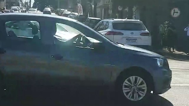 Colisão de trânsito deixa veículos danificados no Centro