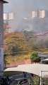 Terreno pega fogo no bairro Paulo VI, em Belo Horizonte