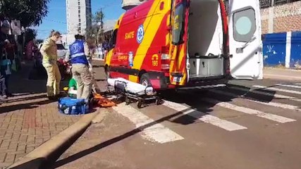 Idosa é atropelada por motocicleta no Centro