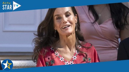 PHOTOS Letizia d'Espagne : Look seventies et cheveux au vent, la reine chic et bohème séduit