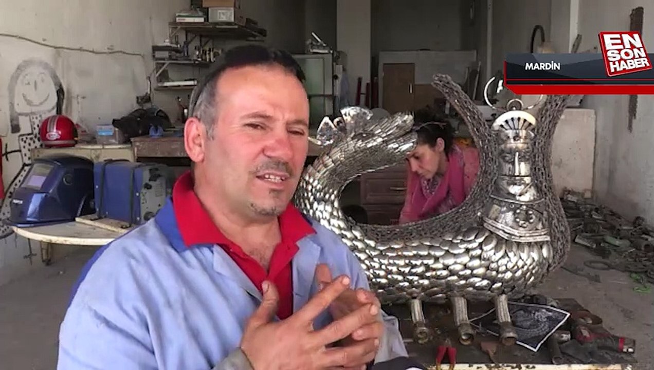 Mardin'de çevre kirliliğine dikkati çekti: Atıklardan Şahmeran heykeli yaptı