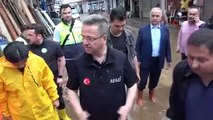 Le gouverneur de Giresun, Enver Ünlü, a évalué la dernière situation concernant la catastrophe des inondations dans le district de Piraziz.