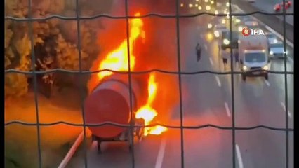 Un camion poubelle a pris feu à Sultanbeyli TEM